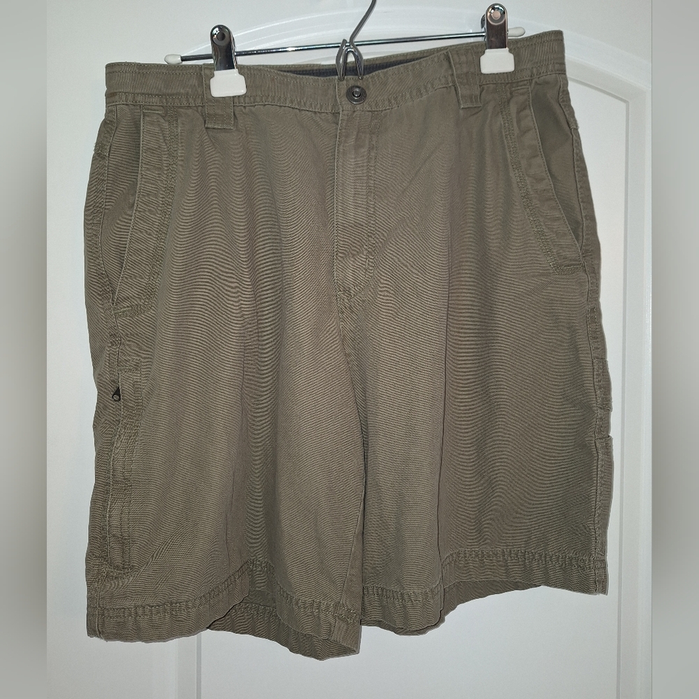 Columbia Men's Khaki Cargo Shorts